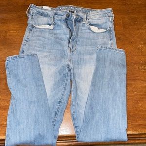 light wash american eagle jeans